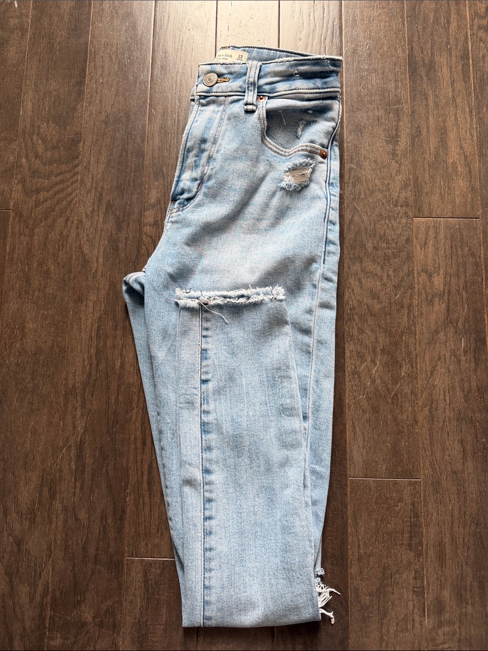 EUC Abercrombie & Fitch High-Rise Super Skinny Ankle raw hem